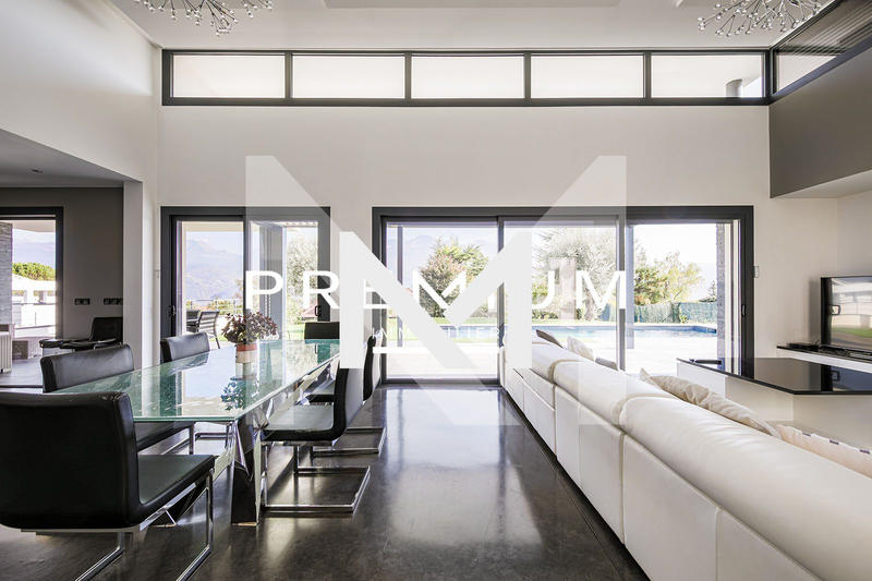 Villa - 252 m² - 6 pièces