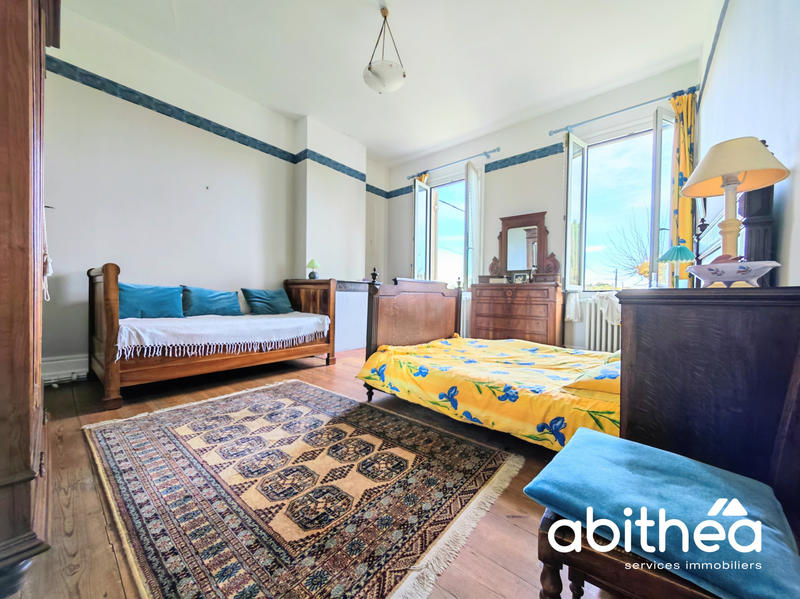 Maison - 380 m² - 12 pièces