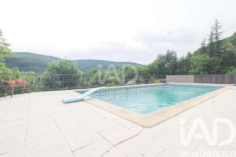 Maison - 275 m² - 6 pièces