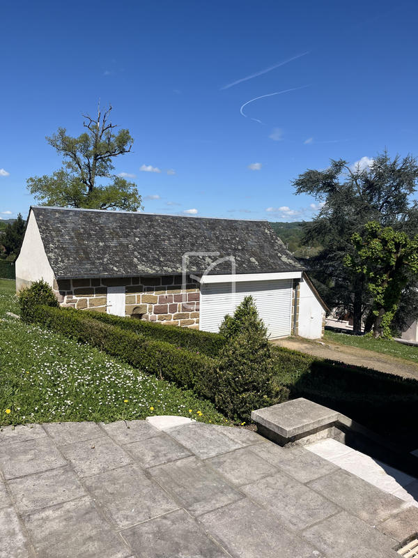 Maison - 310 m² - 10 pièces