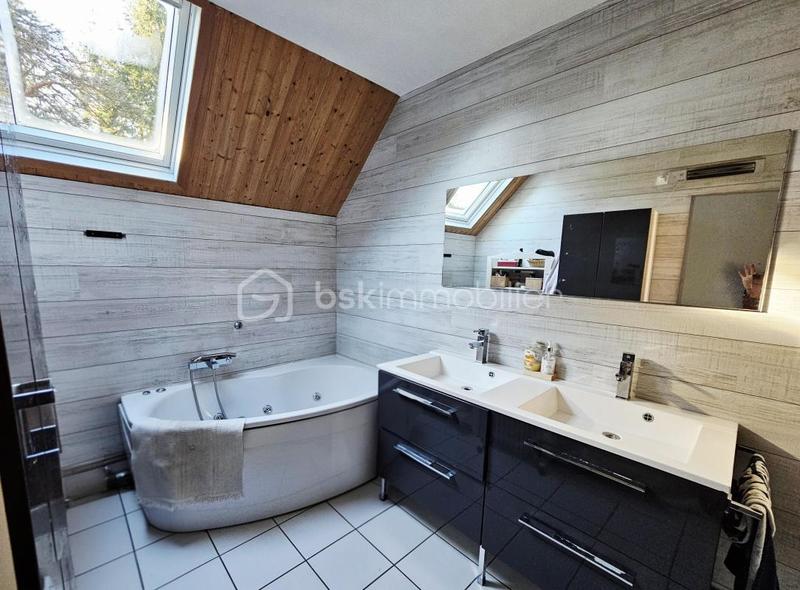 Propriété - 145 m² - 5 pièces