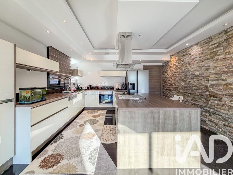 Maison - 285 m² - 10 pièces