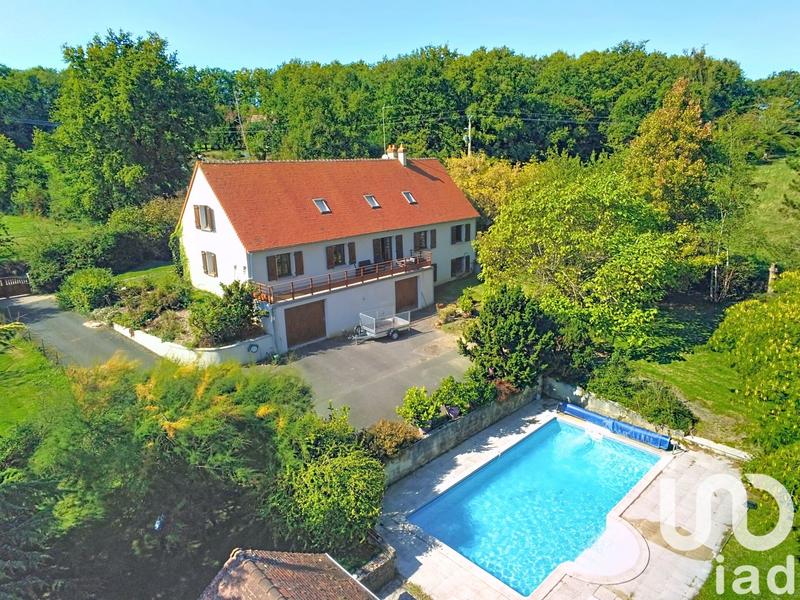 Maison - 280 m² - 8 pièces