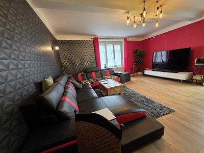 Maison - 245 m² - 9 pièces