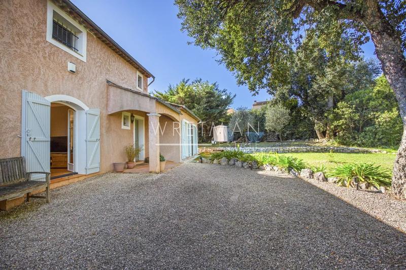 Maison - 227 m² - 8 pièces