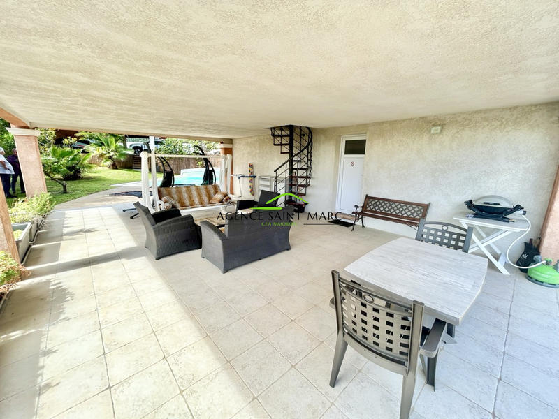 Maison - 180 m² - 5 pièces