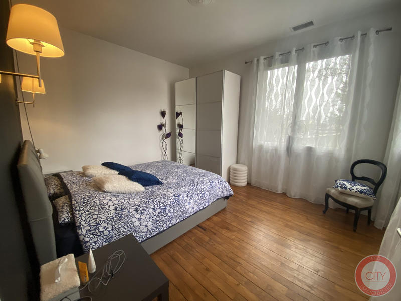 Maison traditionnelle - 223 m² - 9 pièces