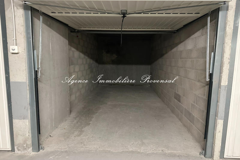 Parking / Garage - 12 m²