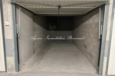 Parking / Garage - 12 m²