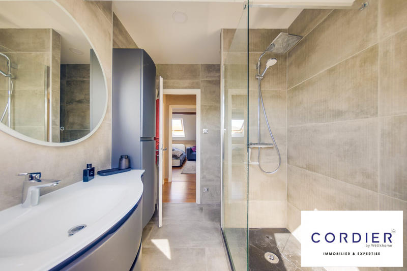 Maison - 150 m² - 8 pièces