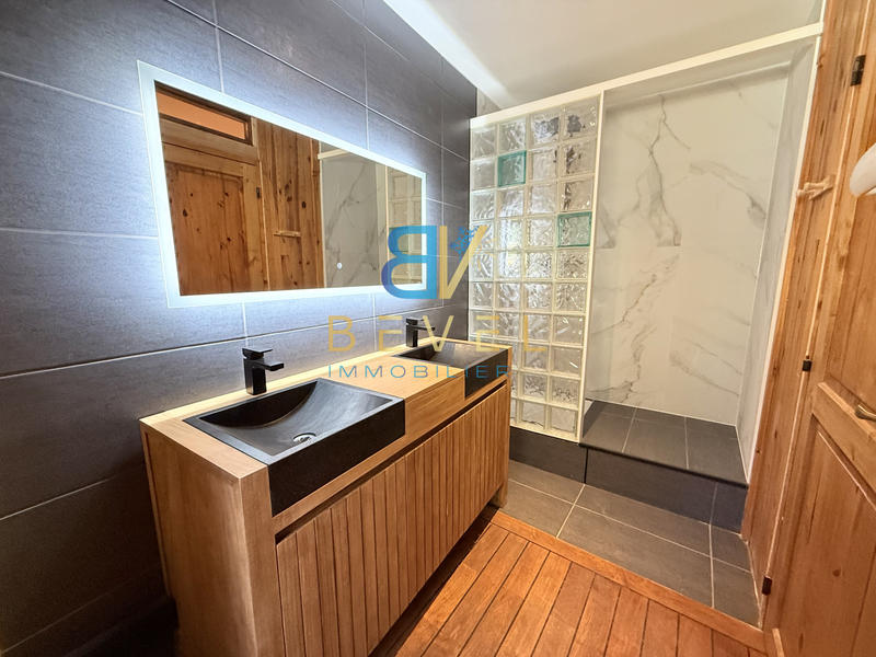 Châlet - 329 m² - 13 pièces