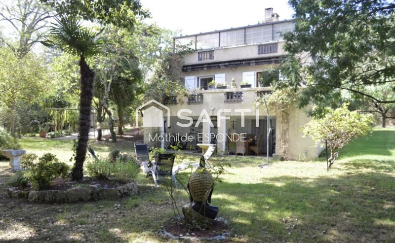 Maison - 205 m² - 6 pièces