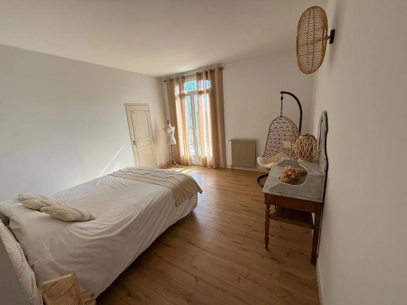 Maison - 360 m² - 12 pièces