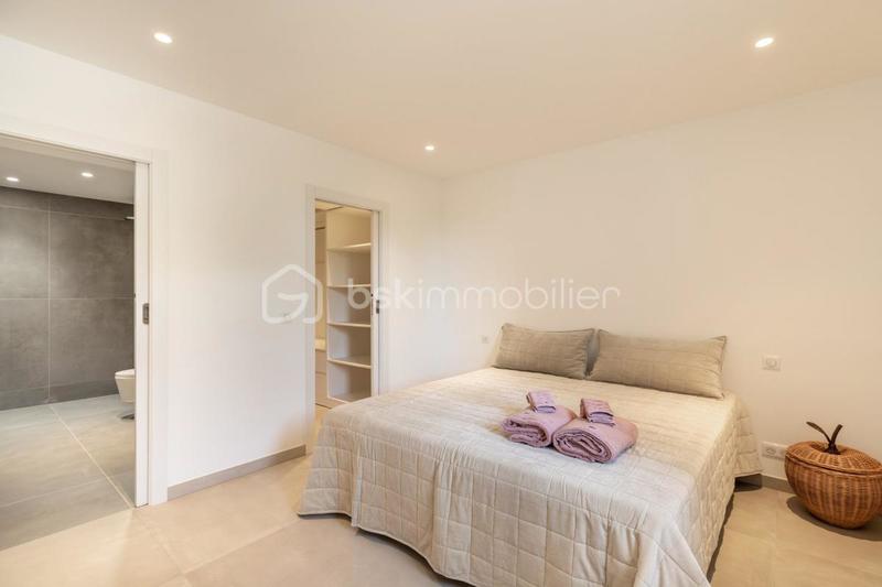 Maison - 243 m² - 6 pièces