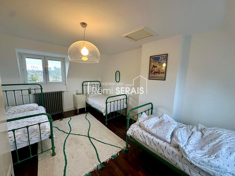 Maison - 202 m² - 9 pièces