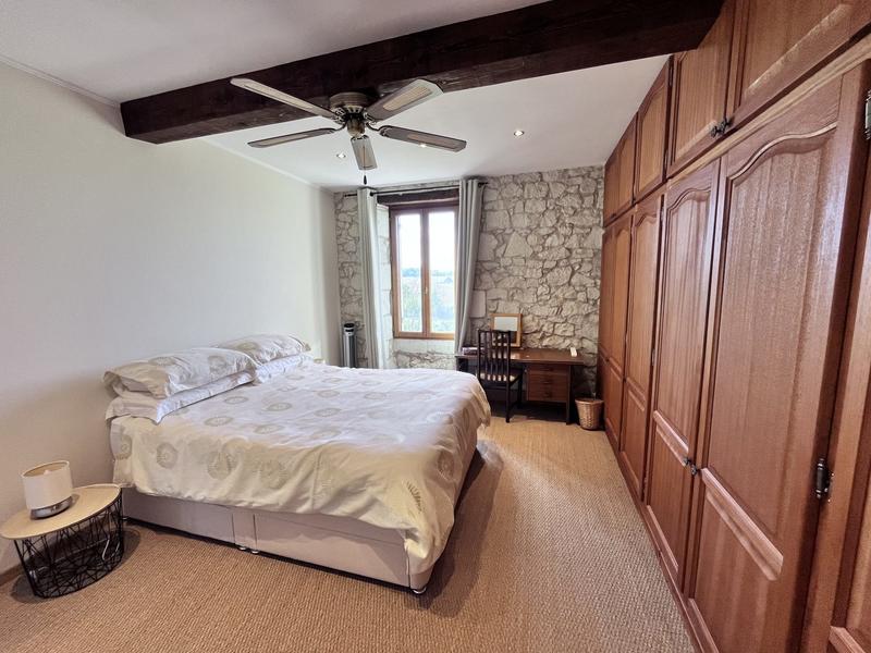 Maison traditionnelle - 230 m² - 9 pièces