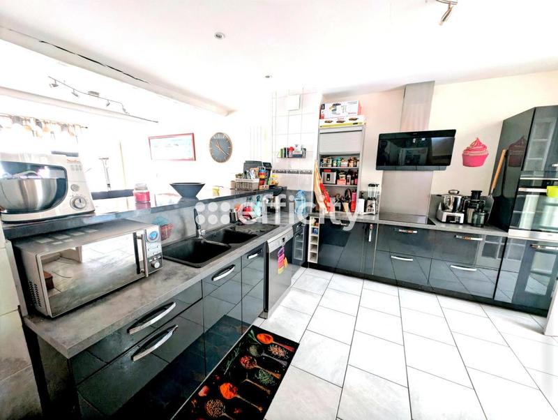 Maison - 150 m² - 8 pièces