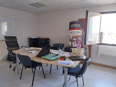 Local d'activité / Entrepôt - 108 m² - 6 pièces
