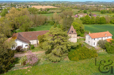 Maison - 208 m² - 9 pièces