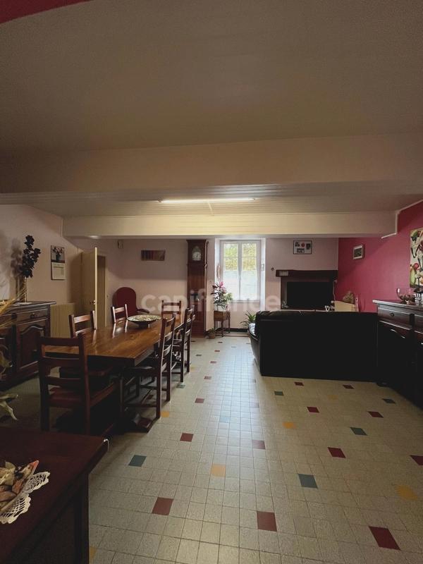 Corps de ferme - 270 m² - 9 pièces