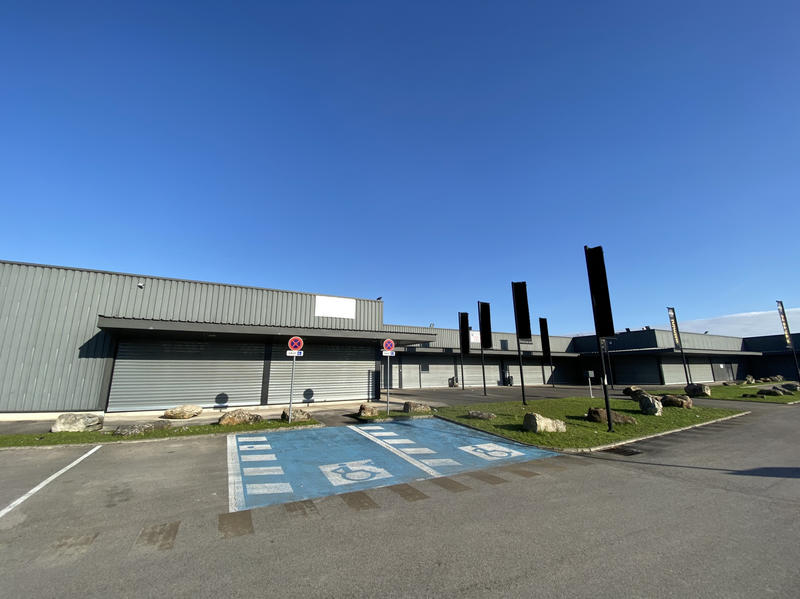 Local commercial - 710 m²