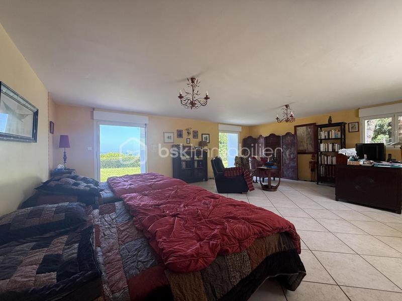 Propriété - 340 m² - 9 pièces