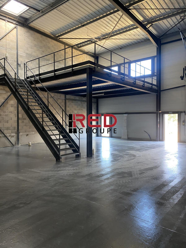 Entrepôt - 231 m²