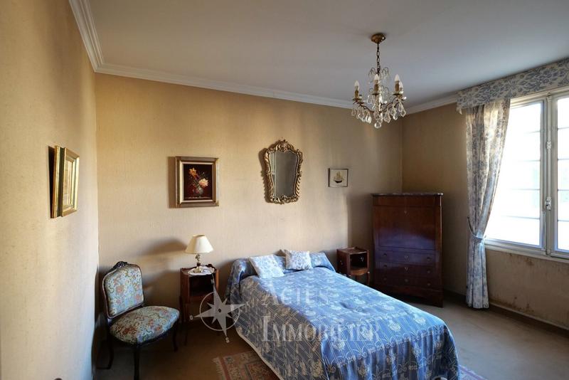 Maison - 240 m² - 9 pièces