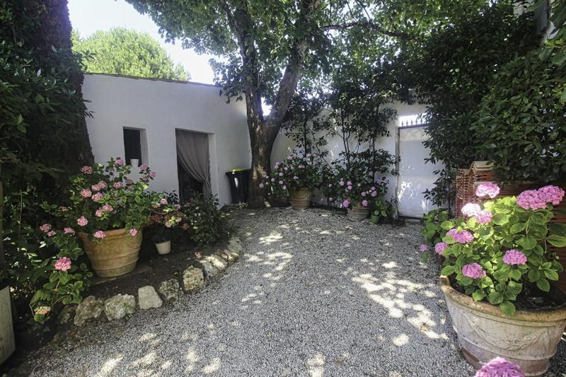 Propriété - 204 m² - 6 pièces