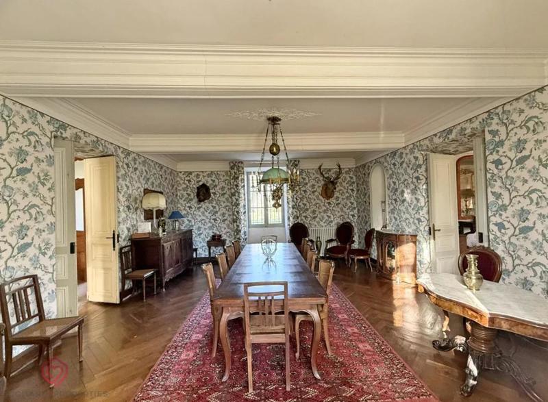 Propriété - 339 m² - 11 pièces