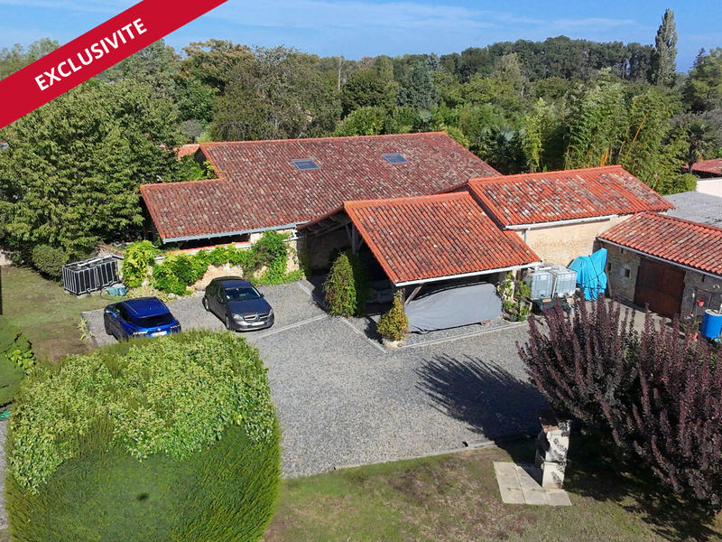 Maison - 210 m² - 7 pièces