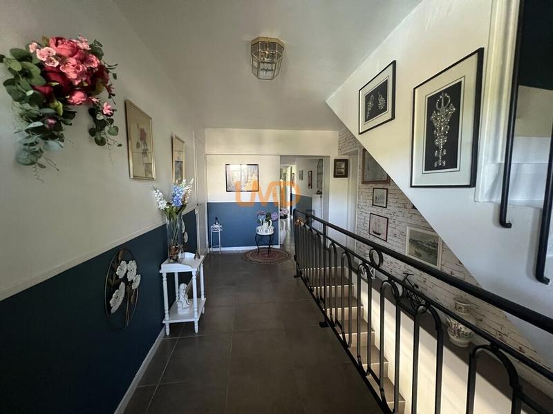 Propriété - 250 m² - 11 pièces