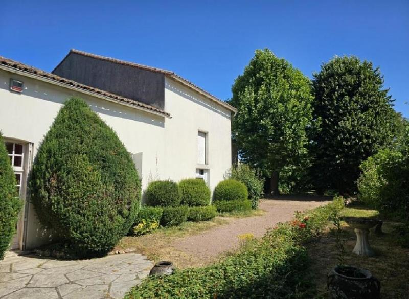 Maison - 258 m² - 10 pièces