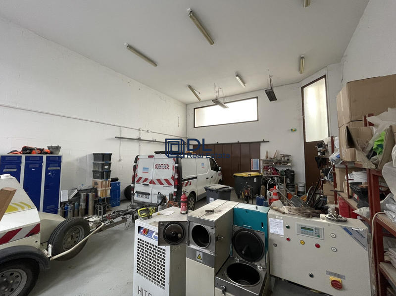 Entrepôt - 265 m²