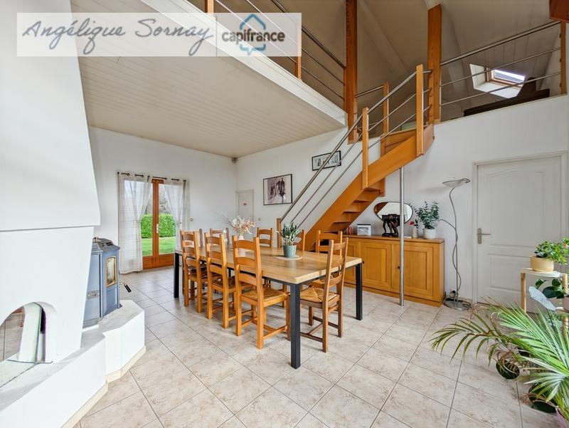 Maison - 210 m² - 8 pièces