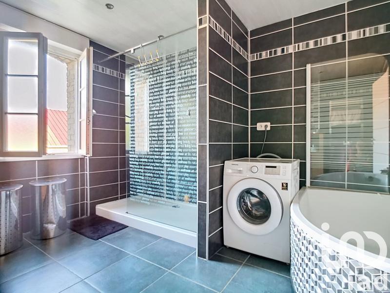 Maison - 183 m² - 10 pièces