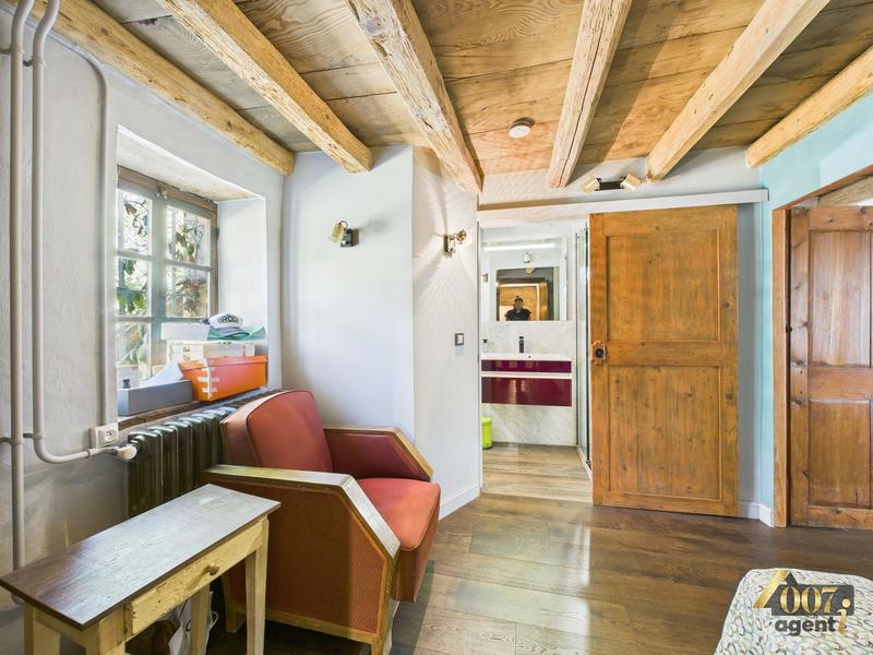 Maison - 225 m² - 8 pièces