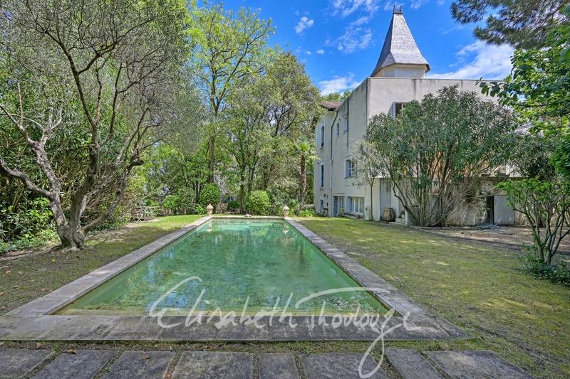 Maison - 240 m² - 9 pièces