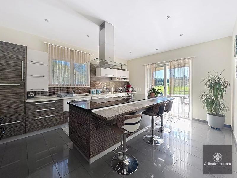 Maison - 200 m² - 9 pièces