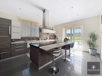 Maison - 200 m² - 9 pièces