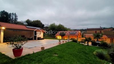 Maison - 258 m² - 8 pièces