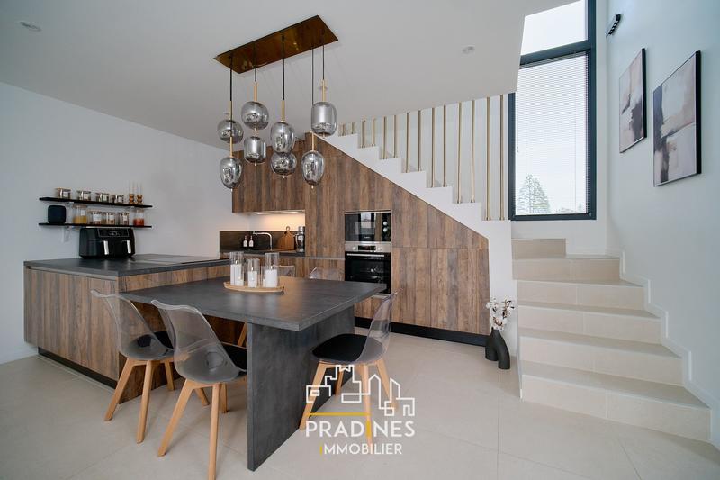 Maison - 121 m² - 5 pièces