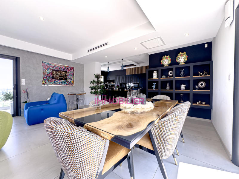 Maison - 205 m² - 5 pièces