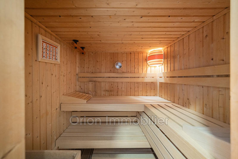 Villa - 300 m² - 9 pièces