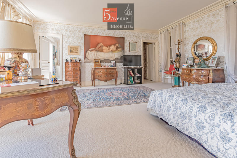 Maison - 430 m² - 11 pièces