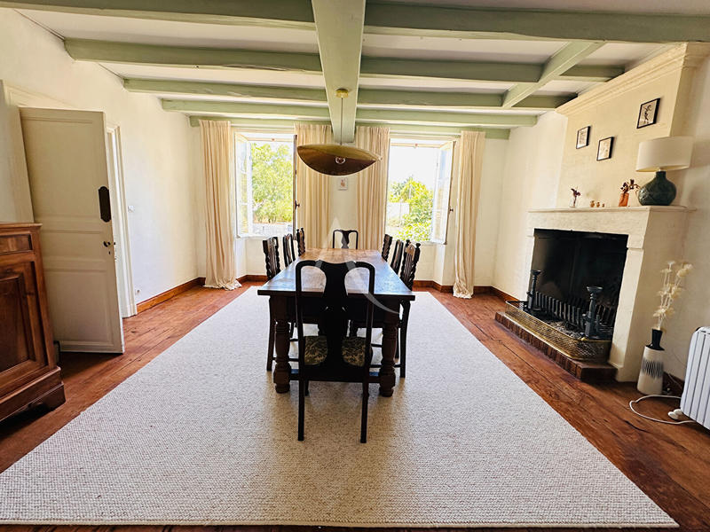 Demeure - 333 m² - 12 pièces