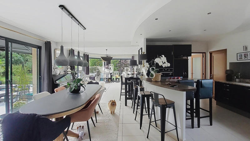 Maison contemporaine - 197 m² - 6 pièces