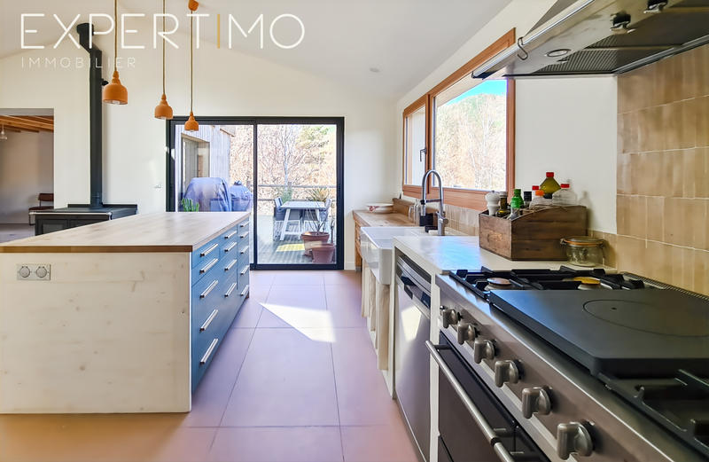 Maison - 182 m² - 7 pièces