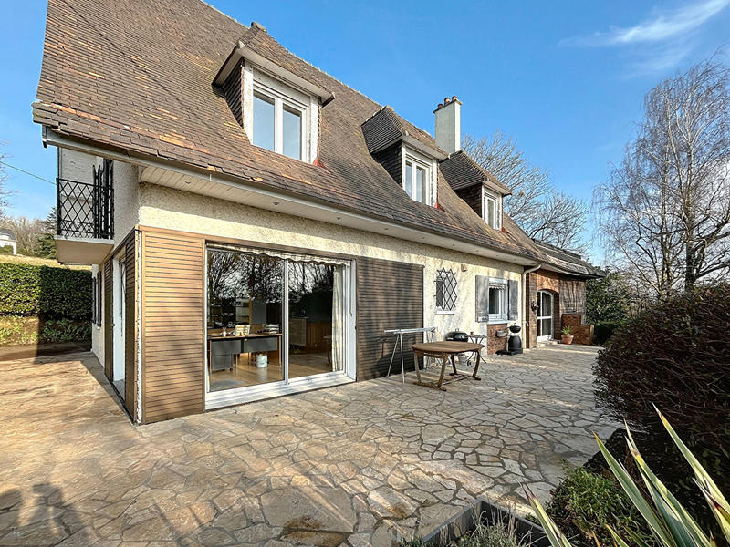 Maison - 261 m² - 9 pièces