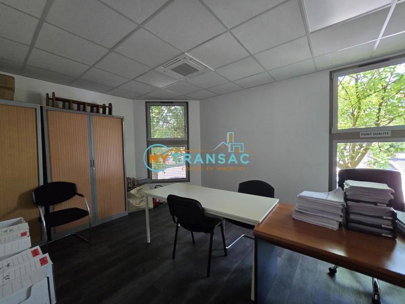 Bureau - 912 m²